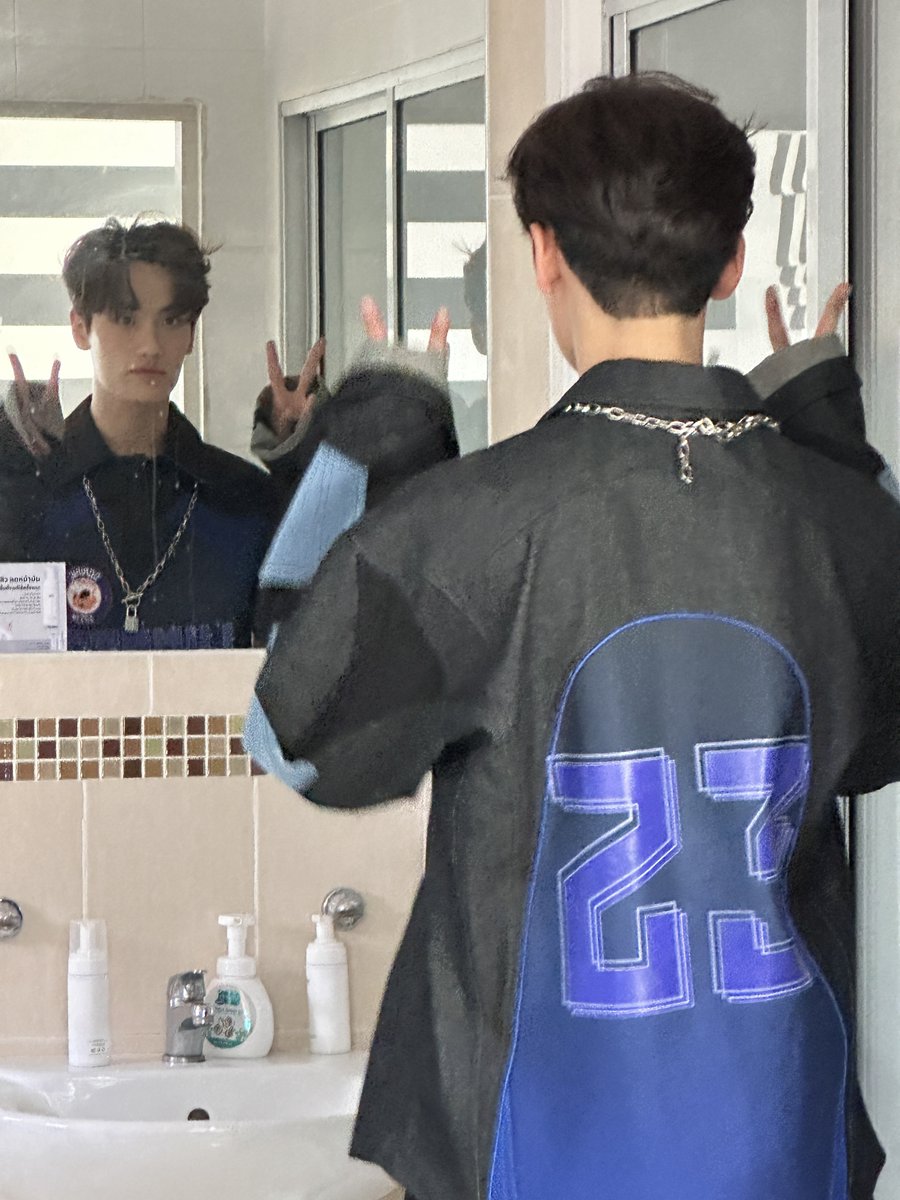 TIOT_NOW's tweet photo. [준현]
태국에서부터 지금까지 이 사진만 올리고 싶어서 꾹꾹참음 내가 우진이도 아니고
꾹꾹이를....🙀

#금준현 #KUMJUNHYEON
#TIOT #티아이오티 
#TIOT_PreDebut #백전무패 https://t.co/YNRjWGdCJe