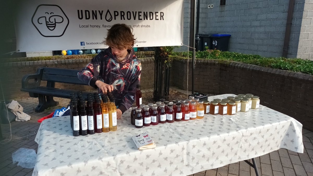 Good morning! We are at Ellon Farmers Market today. My gorgeous assistant is on the stall with me this morning,  and is busy arranging everything to his exacting standards 😂
We are here until 1pm, come and stock up on goodies. You'll make Finlay's day if you let him serve you!