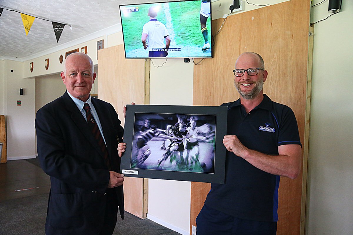 We have some great clubs which we are lucky enough to officiate at &amp; Burnham on Sea is 1

They presented Shaun Redmond with a framed picture from a game he had previously refereed at, problem is club nor referee can work out Burnham’s opposition

#SRRS #ClubRefereeLink #ThankYou