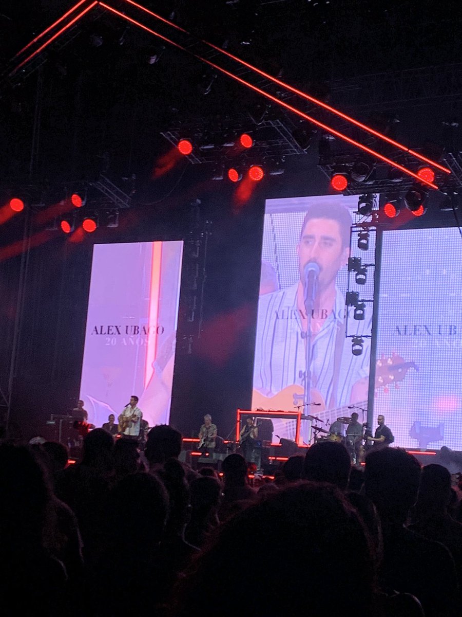 LauraMartigom's tweet photo. Noche increíble. Ayer después de casi 20 años volvimos a vernos las caras en Alicante @AlexUbagoficial ♥️ https://t.co/tjeqqVwRKH