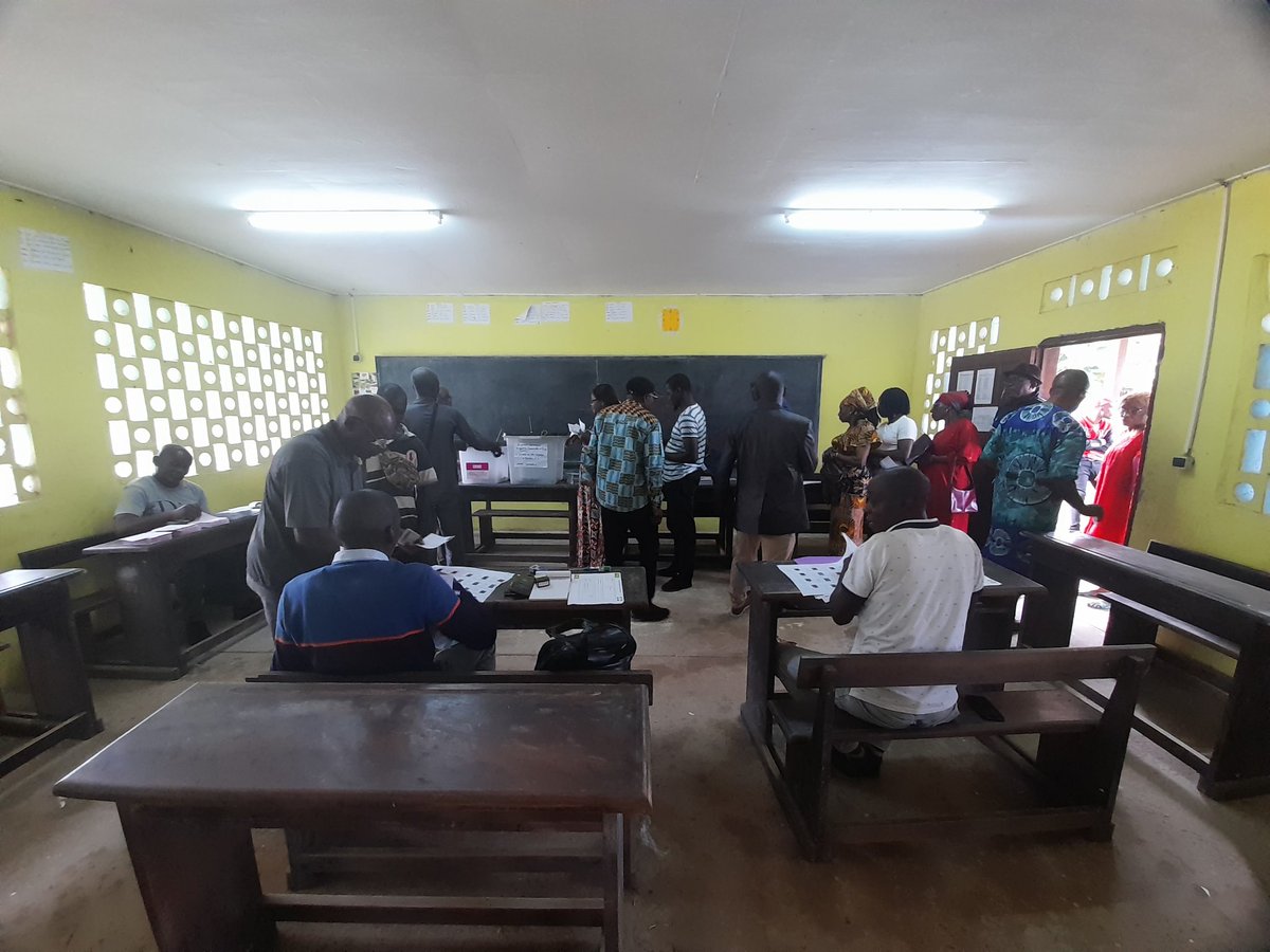 cdkouma's tweet photo. Les bureaux de votes d'Eyouga et Ondili dans le département de Lekabi-Lewolo sont opérationnel #Gabon2023 @cdkouma https://t.co/Ckcsw81s1A