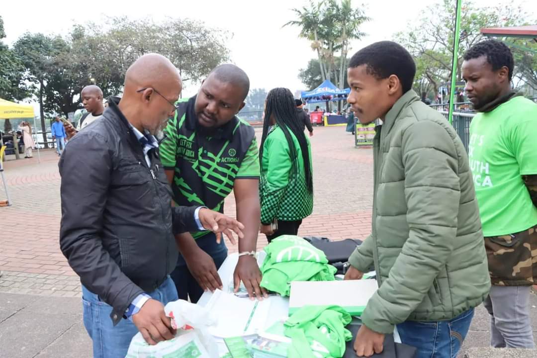 MusaKubheka8's tweet photo. Yesterday, ActionSA KZN Youth Forum had a successful voter Education and Registration Campaign in eThekwini CBD, led by our secretary @Simphiwe Mkhwanazi. 

#VotingForChange✊🏽
#Youth_In_Action💚🤍💚
#LetsFixSouthAfrica🛠️🇿🇦 https://t.co/aYOh8EfJ1g
