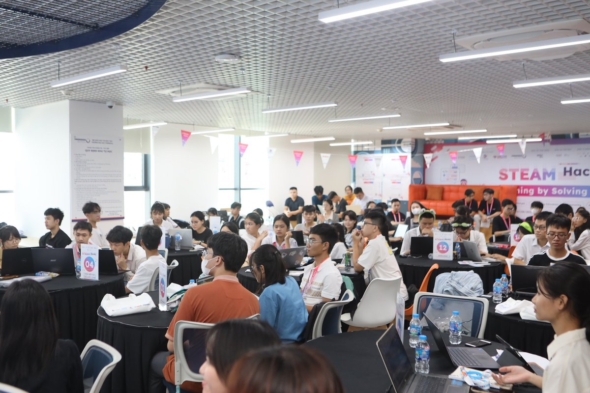 UNICEF_vietnam's tweet photo. STEAMese Festival organized by UNICEF, STEAM4VN and partners is happening this weekend @PhenikaaU in Ha Noi.
#Skills4Girls #STEAM #GirlsCanDoIt #GirlsAreUnstoppable @STEAMforVietnam #STEAM4Girls #TransferableSkills #TransformingEd https://t.co/udJDgzeu0B