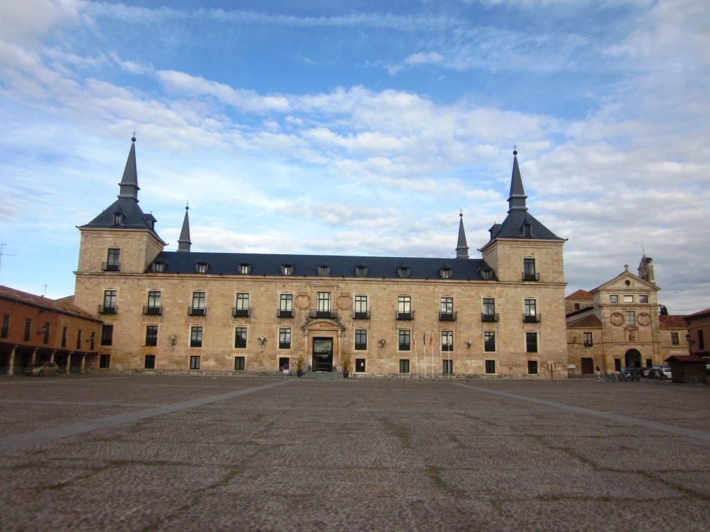 Este sábado de viaje a Caleruega, Covarrubias, Frías, Lerma, Castrojeriz y Puentedey. Las localidades de la provincia de Burgos de la Red. El mundo rural es un tesoro escondido que nos conecta con nuestras raíces y nos recuerda la importancia de disfrutar de la buena vida