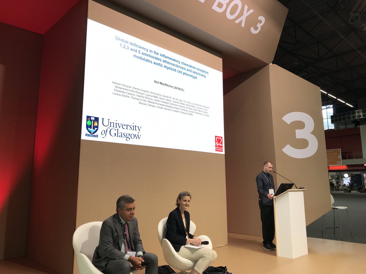 Neil MacRitchie from ⁦@NanoMateScience⁩ discussing inflammatory chemokine receptors in atherosclerosis ⁦@escardio⁩ 2023 ⁦@CVR_TomaszGuzik⁩ ⁦@UofGSii⁩ ⁦@UofGSCMH⁩