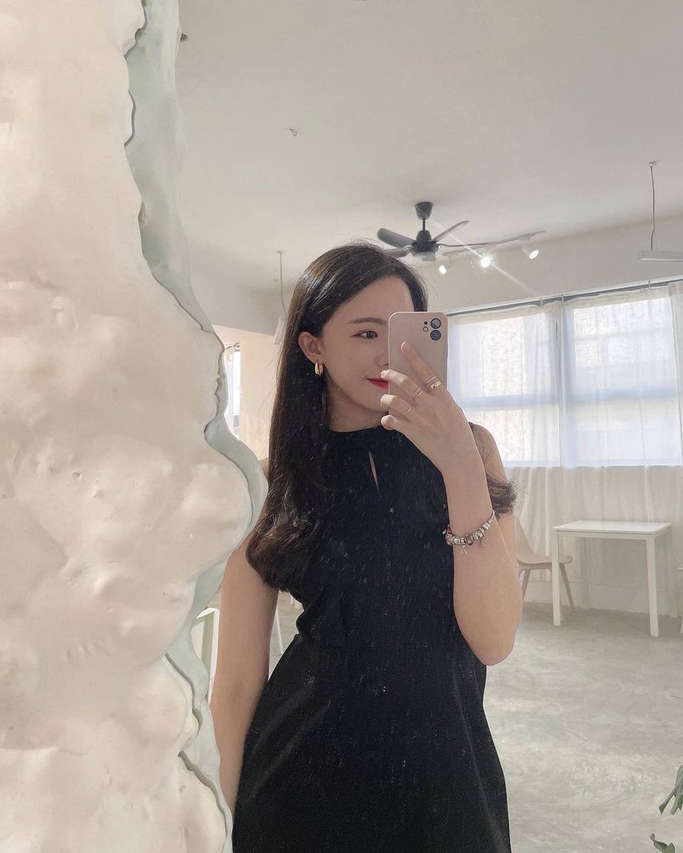 EdimasFriend's tweet photo. 能不能不要一直发鸡鸡照片了，再说你这么小，能引起姨的兴趣吗？我要的是成熟大男人，不是色情弟弟 https://t.co/DysOJJNs2a