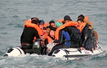 dave43law's tweet photo. NEVER FORGET

Track and Trace - £37billion
Sunak failing to insure debt - £11billion
Useless PPE - £9.8billion
6 weeks of Truss - lost £40billion

TAXPAYERS - look over there small boat migrants cost you £4billion a year - they are your enemy
#ToriesOut415 #GeneralElectionNow https://t.co/v8QnuUw4oF
