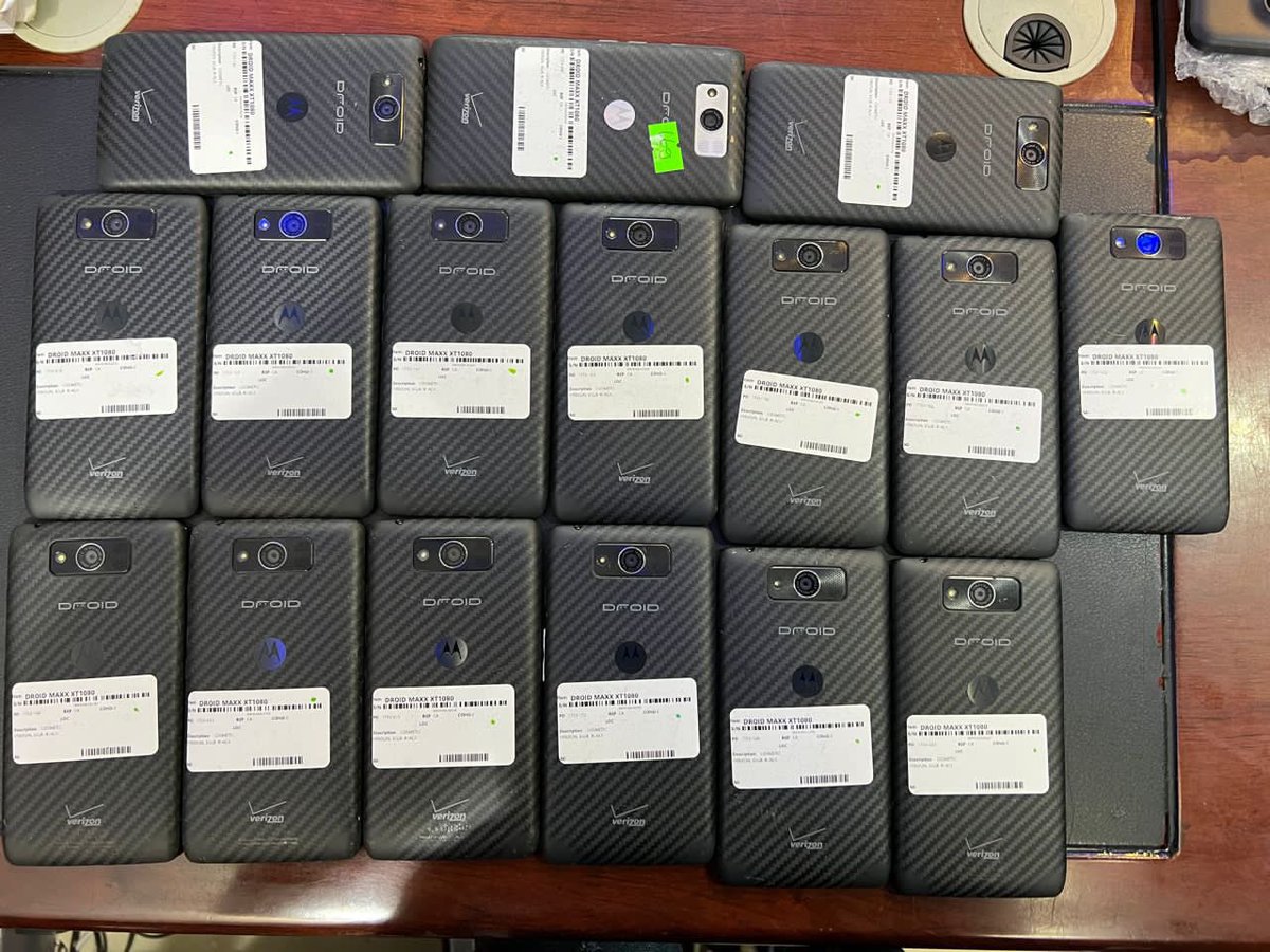 ongeekcm's tweet photo. Motorola droid max 2Go Ram/32Go 🇺🇸 35k ✅🤌🏿 https://t.co/2cFcN3kwXq