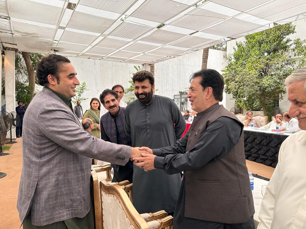 KhawajaMehdiJoo's tweet photo. کراچی: چیئرمین بلاول بھٹو زرداری سے سنٹرل ایگزیکٹو کمیٹی پاکستان پیپلز پارٹی کی میٹنگ کے دوران ملاقات ♥️ https://t.co/fUnYOw5ERE