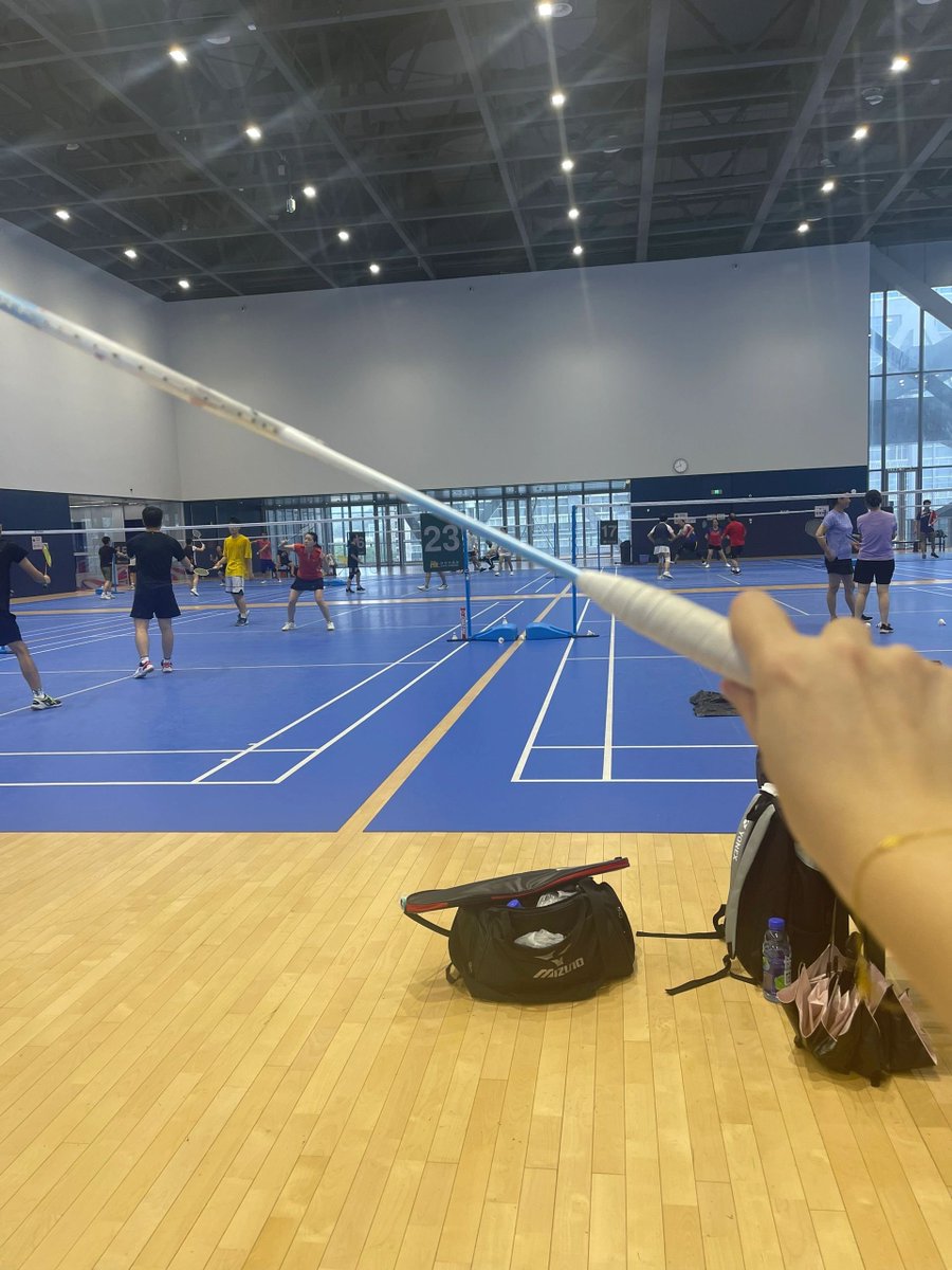 OSCARANCIS's tweet image. The venue is OK, the wooden floor is covered with glue, and the lighting is dazzling.
Free parking all day on weekdays.