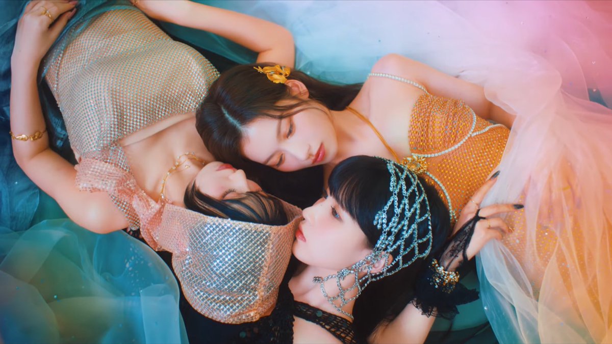 TWICE ANALYTICS ᥫ᭡ tweet media