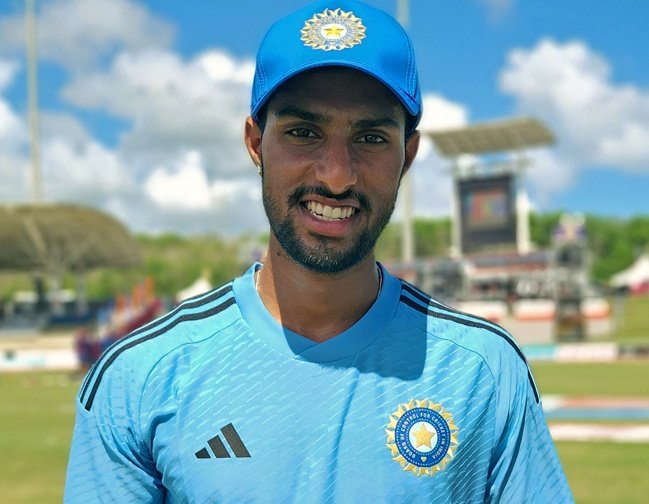 harshit_shukl's tweet photo. Kris Srikkanth said, "Tilak Varma has fantastic potential, a brilliant player, but he has to play a few ODI series before making it to the World Cup squad. We need to groom him properly".

#AsiaCup #ViratKohli𓃵 #RohitSharma𓃵 #CricketTwitter https://t.co/1jHgFpazzf