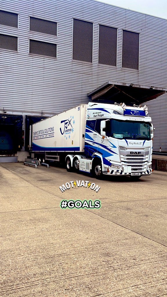 sidpickin81's tweet photo. It’s a day by the pool for #princeofpensnett and since it’s me birthday a couple of cheeky beers and footy this afternoon in #Turkey🇹🇷 missin the wagon and hope it’s been looked after while I’m away @JJXLogistics #princeofpensnett #Y25JJX #mightyDAF #XG+ https://t.co/01iwS1U9Xa
