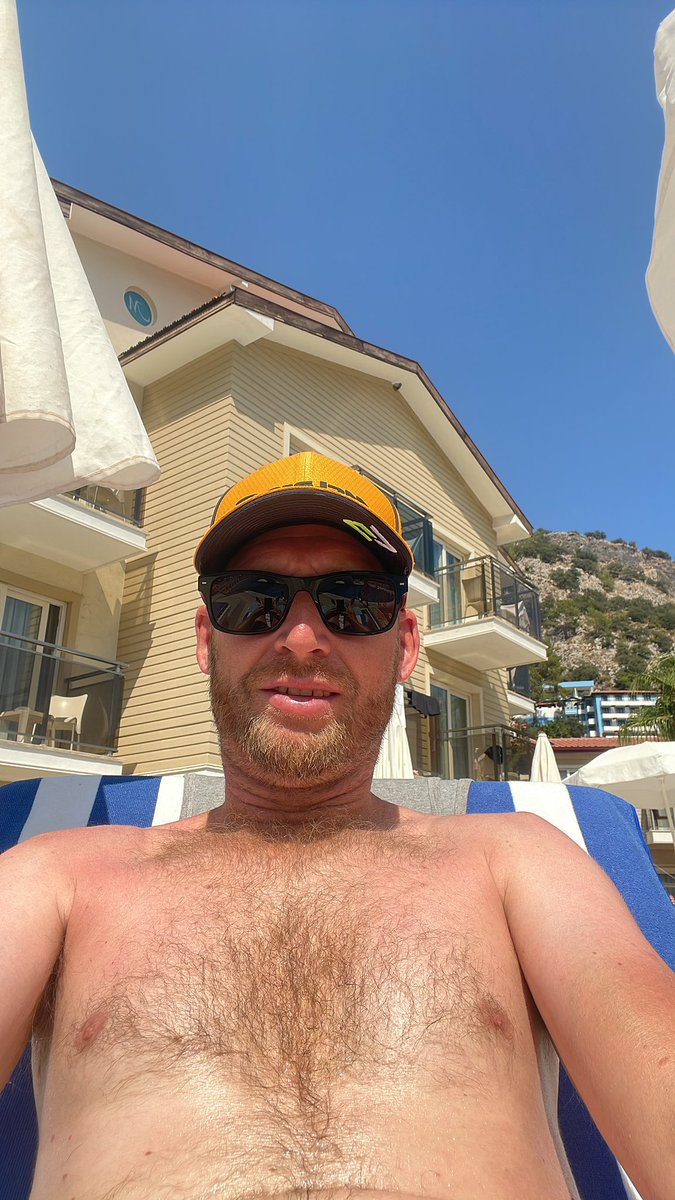 sidpickin81's tweet photo. It’s a day by the pool for #princeofpensnett and since it’s me birthday a couple of cheeky beers and footy this afternoon in #Turkey🇹🇷 missin the wagon and hope it’s been looked after while I’m away @JJXLogistics #princeofpensnett #Y25JJX #mightyDAF #XG+ https://t.co/01iwS1U9Xa
