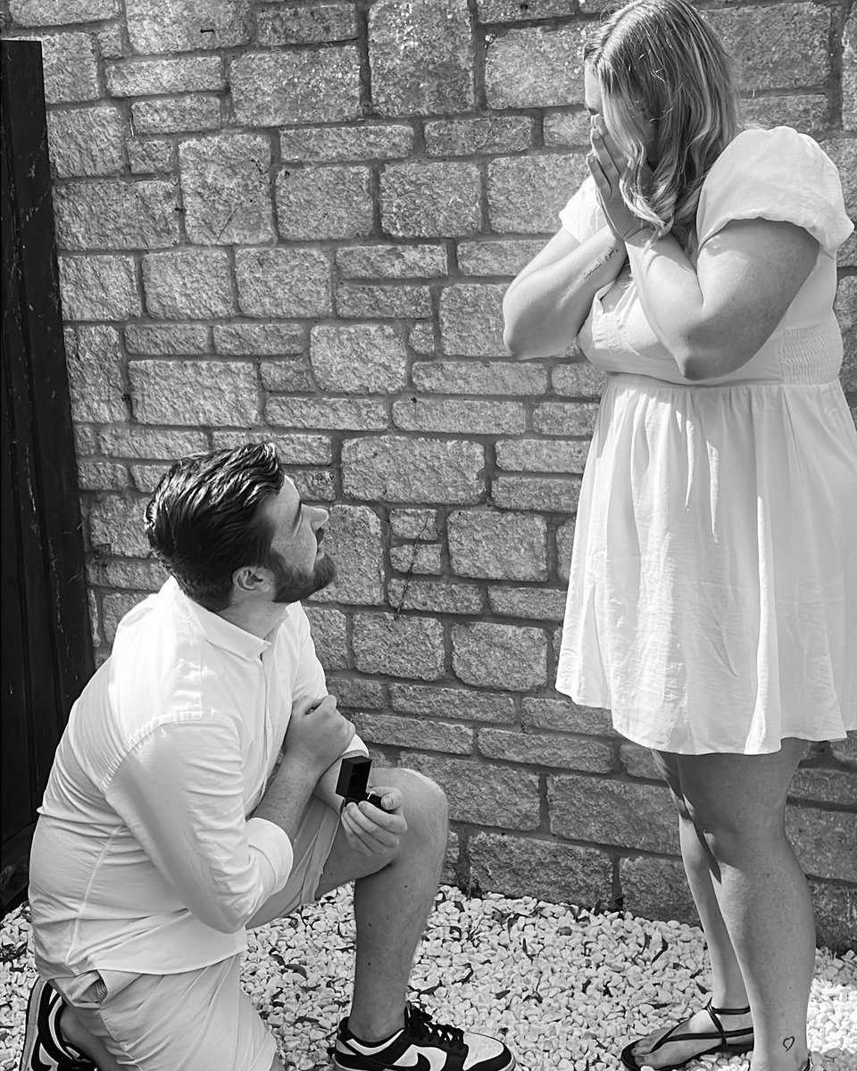 Aimee_Asbridge's tweet photo. 💍🤍 https://t.co/skL95jHt2B
