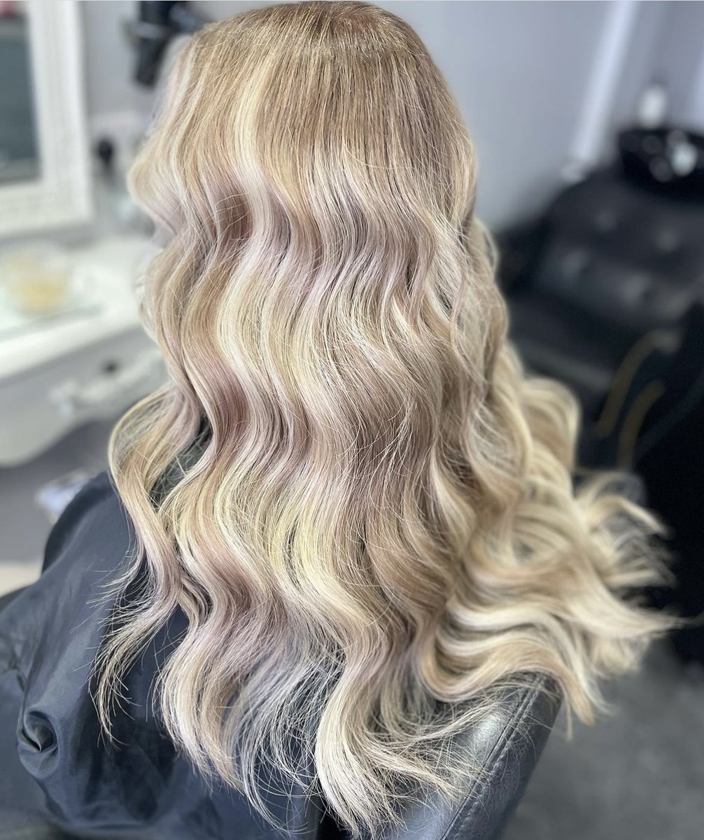 A beautiful dimensional blonde - Ian incredible look created by Belle Blush Salon ✨

#peterborough #rivergatesc #haircare #hairtip #hairdresser #belleblushsalon #hairinspo #blonde