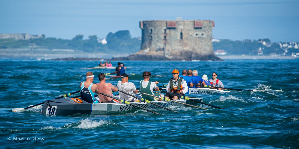 'Around the Tower'... 🚣‍♀️🚣🚣‍♂️ Looking forward to a few shots of the #GuernseyRowingClub's 'Around the Tower' race this morning...13,200m remember extra the Weetabix for brekkie rowers! guernseysportphotography.com 📸📸📸 @GuernseySports #offshorerowing #guernseyrowing