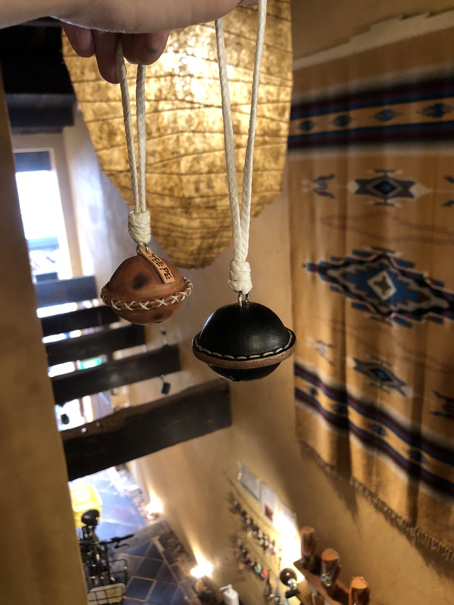 革の鈴