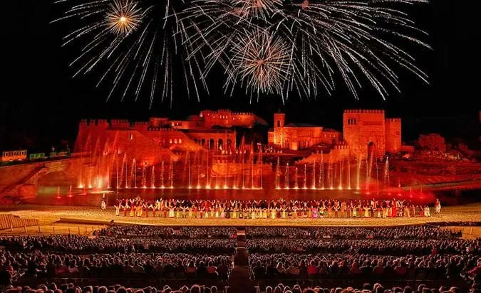 Te proponemos cuatro parques temáticos que se salen del circuito habitual de los grandes #parquestematicos españoles 👇 buff.ly/3YE0krl 
#dinopolis #centrodellobo #PuyDuFou #ParquedelaVida #teruel #Luarca #Toledo #RobledodeSanabria 
<a href="/spain/">Spain</a>