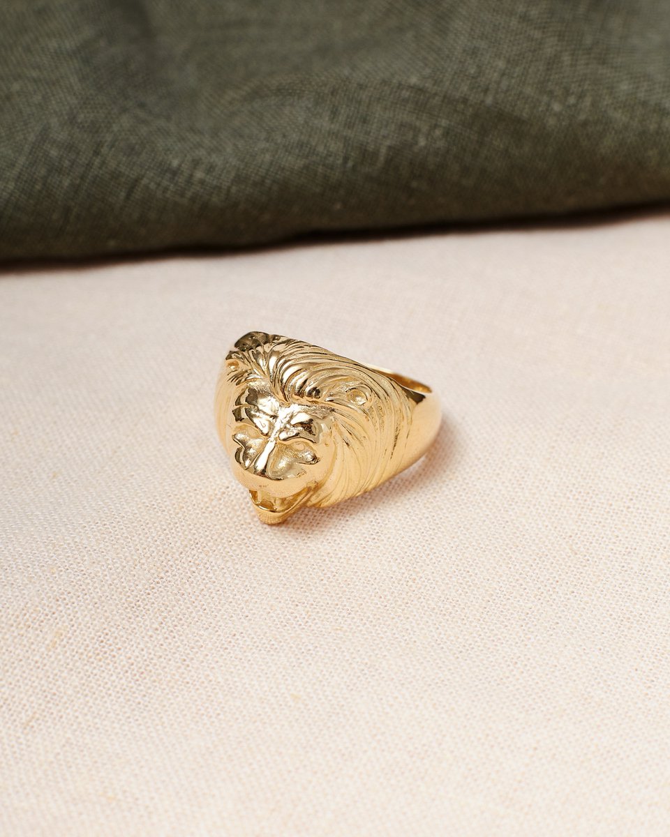 charles_fish's tweet image. Explore your wild side ✨ 🐯 🐣 with these animal-designed gold rings! Who said style can't be animalistic? 🤩 #animalring #goldring #prelovedjewellery #sustainablejewellery #everydaywear #ringcollector #ringsofinstagram #sustainablefashion #styleinspiration #swag