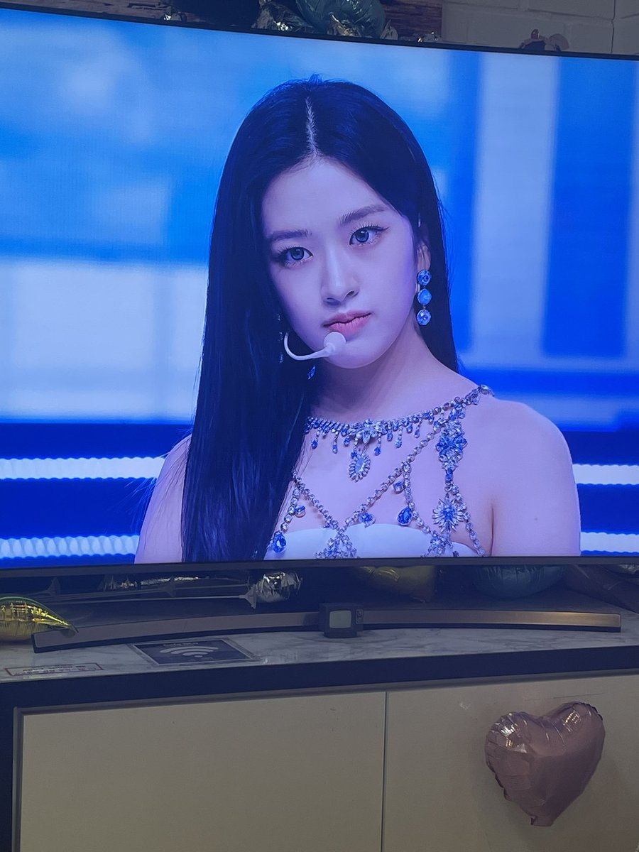 yeonseo1121's tweet photo. #Hello_Princess #안녕즈_공주님들_생일파티
얘두다 나 끝내주는 압놀을 하다 왔다. 

특전도 전시도 너무 예뽔던 카페!! 주최 해 주셔서 감사합니다 ♡ https://t.co/K8jqGltFq7