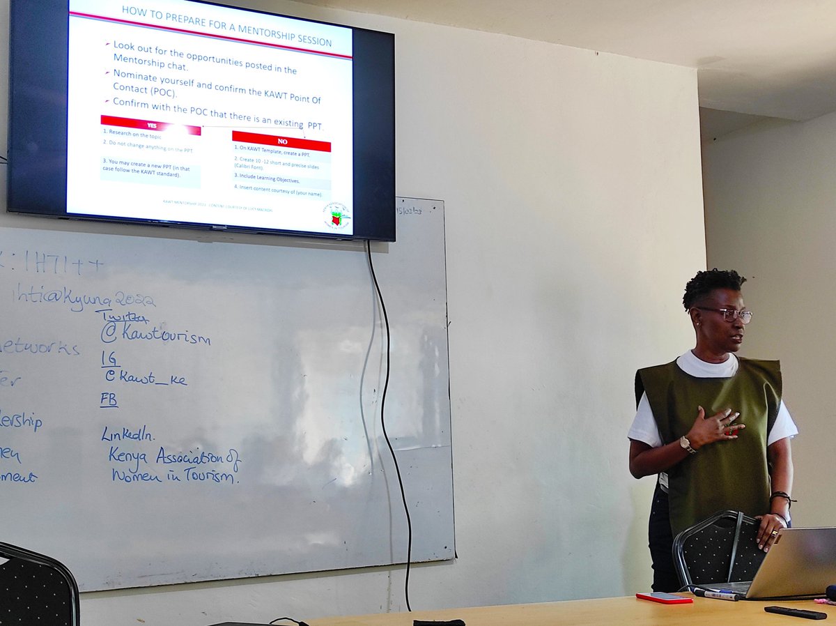 KAWTourism's tweet photo. Mentorship chair @lucy_macridis training members on how to be an effective mentor.  #KAWTBootcamp #powerofnetworks #WomenInTourism #womeninleadership #personaldevelopment https://t.co/XMcK5aWdHu
