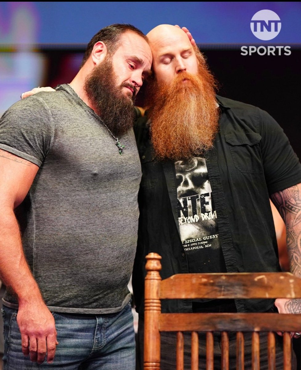 Jaycomesaround's tweet photo. You can only imagine how they felt during #SmackDown, must have been a hard time for them, stay strong guys
#RIPBrayWyatt #ThankYouBray #WyattFamily #WhiteSheep #BlackSheep https://t.co/899MlSRyif