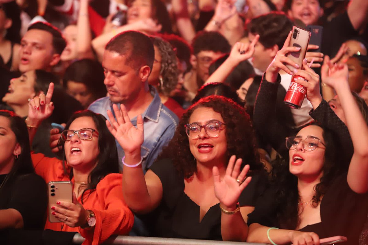 BahiaFM88's tweet photo. @marifernandez Deu um show de simpatia e encantou a galera do #FIB23 ! 🤩
Sintoniza na 88.7 ou acompanhe em https://t.co/r8WZu0JMnp estamos transmitindo ao vivo.
#bahiafm #FIB23 https://t.co/fy4dolE4WY
