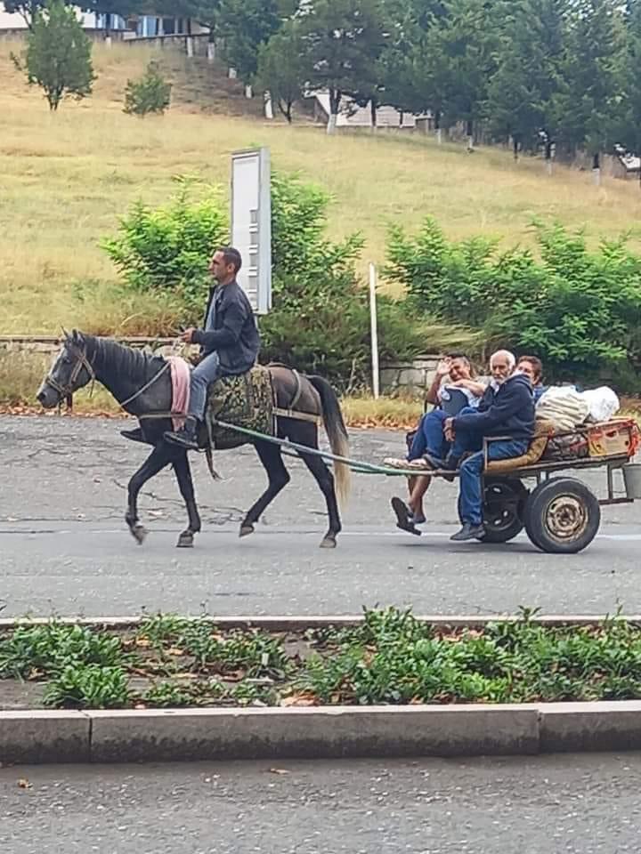 Irina___97's tweet photo. Back to the past

21st century. #BlockadedArtsakh

Villagers bring their crops to Stepanakert for sale. https://t.co/Tnhdj7VDfP