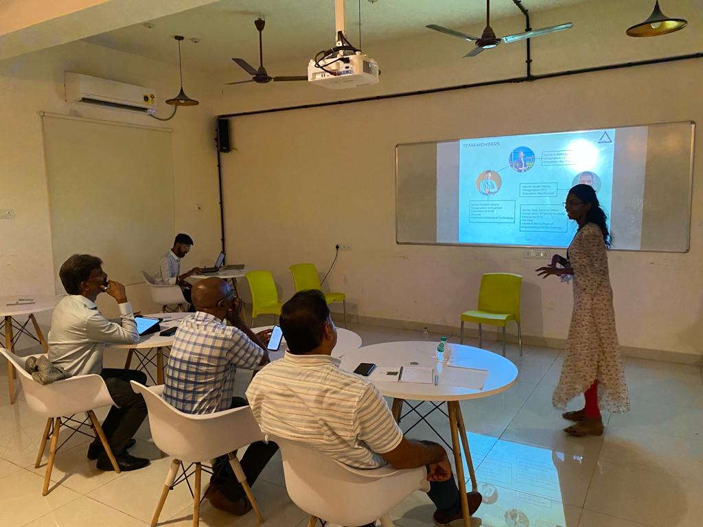 TheStartupTN's tweet photo. π StartupTN has launched the Pitch@Incubator Program to enhance the deal flow, raise awareness about our schemes, and connect Startups with our Angels & VC network.
#PitchAtIncubator #Startups #Innovation #Entrepreneurship #AngelInvestors #VCNetwork #GrowthMatters #StartupsInTN https://t.co/lWHncO5oTl