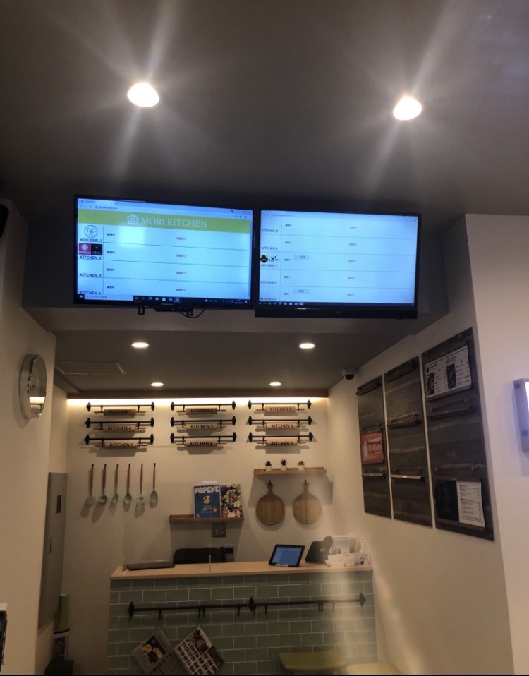 ubereatsdesuga's tweet photo. (#配達員 ガイド)デリバリー専用のフードビルやら店舗がトンキン都内に出来始めたのが…今から凡そ4〜5年前。確かコロナ禍前だったと記憶してます。コロナ禍が過ぎて…現在のデリバリー専用のフードビルなどでは入居している店舗は殆どありまへん。ガラガラで文字通り閑古鳥デス。#PR #kitchenbase https://t.co/tf4Gid3Jcp