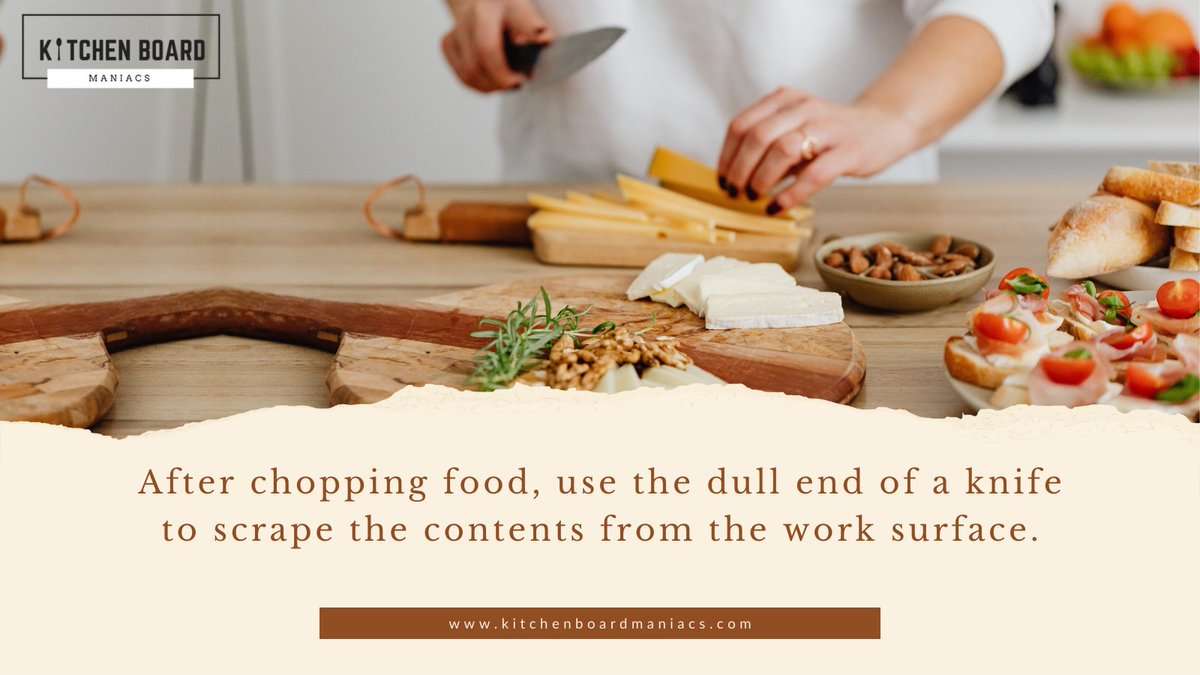 KitchenBoardM's tweet image. After chopping food, use the dull end of a knife to scrape the contents from the work surface.

#kitchendecor #kitchenboardmaniacs 
#kitchenhelp