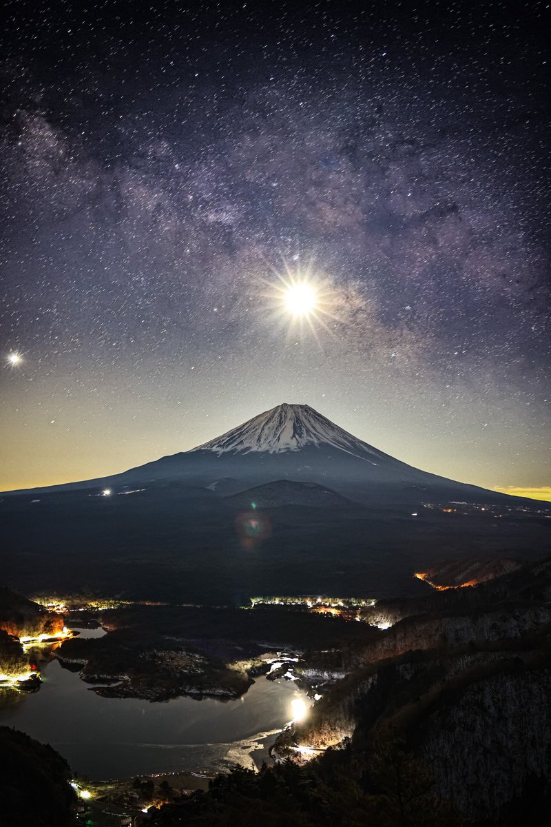 MakotoHashimuki's tweet photo. 月と天の川がコラボした
奇跡の宇宙🌌🌙

#富士山 https://t.co/2h5LfNCDG6