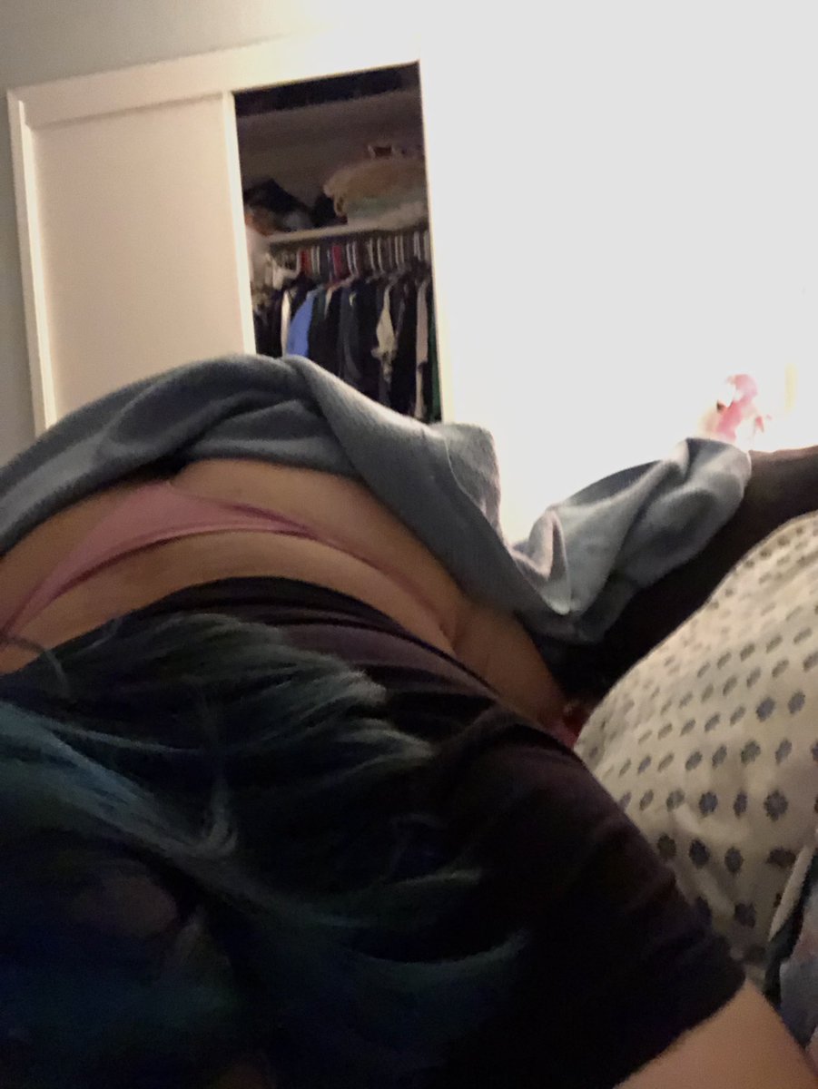 starrsins's tweet photo. would you get in bed with me???🫣 https://t.co/nHASUagg3Z