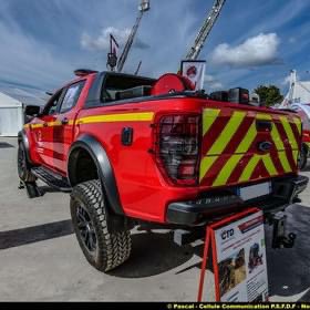 asso_psfdf's tweet photo. Le saviez vous que ?

Les Sapeurs-Pompiers du Nord disposent d'un véhicule d'intervention unique en France.

Il s'agit d'un C.C.F - Léger 200L.

À l'heure actuelle, c'est l'unique et le seul " C.C.F de catégorie Léger ", dans les Hauts-de-France  (COZ  Zone  NORD)

Ce véhicule a été modifier et adapter pour permettre d'intervenir dans les Dunes et sur la plage du Nord.

Il est également unique de France, car il se trouve sur un châssis d'un " Ford RAPTOR", mais aussi grâce à une modification spécifique :

Il a été traité spécialement contre l'eau de mer, il peut donc intervenir en toute sécurité, grâce à son bas de caisse recouverte d'une résine, ainsi que l'intérieur de la cabine.

⬇️ Voici les caractéristiques de ce : C.C.F - Léger 200L : 

- Pick-up double cabine
- Châssis : Ford  Ranger  de  type  Raptor
- Version du Châssis : IV - Phase 3 - 2.0 TdCi - 213 ch
- Boite : Automatique à 10 vitesses
- Équipé par plusieurs sociétés dont : CTD et SPAC
- Citerne Utile de :  200L
- Citerne Mouillant de :  20L
- D'une lance avec un débit de : 28L par minutes.

© Pascal - Cellule de Communication P.S.F.D.F - Non Libre de Droit

@SDIS59 
#sdis59 #pompier59 #lille #CCFL #CCFM #CCFS #SDIS #pompiersr #FordRangerRaptor