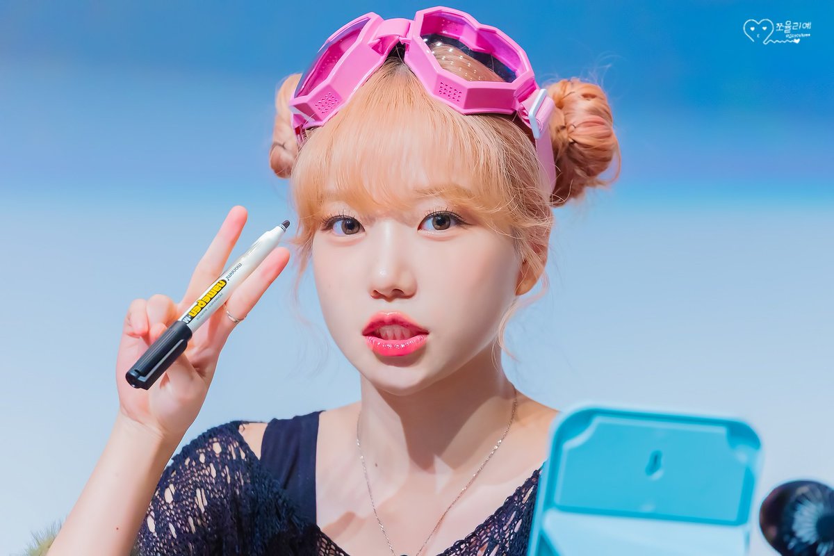 jjoyouliyee's tweet photo. 230824 알라딘 팬싸인회

뿌이까✌🏻

#조유리 #JOYURI #チョユリ
#조유리_TAXI
#조유리_TAXI_타고_직진🚕 https://t.co/5IuBKMBU1e