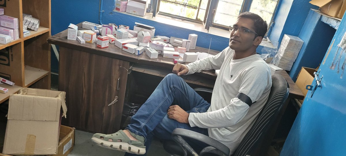 #फार्मासिस्ट_का_कालीपट्टी_बांधकर_प्रर्दशन
<a href="/RPEA_U/">RAJASTHAN PHARMACIST EMPLOYEE ASSO.(U)</a> के आवाह्न पर  सेवारत फार्मासिस्ट साथियों की 4 माह बाद भी 7 सूत्रीय मांग नही मानने पर सरकार <a href="/RajGovOfficial/">Government of Rajasthan</a> का ध्यान आकर्षण हेतु पूरे प्रदेश भर में गांधीवादी तरीके से प्रदर्शन किया..
<a href="/ashokgehlot51/">Ashok Gehlot</a> 
<a href="/_lokeshsharma/">Lokesh Sharma</a> 
<a href="/artizzzz/">Arti Dogra</a>