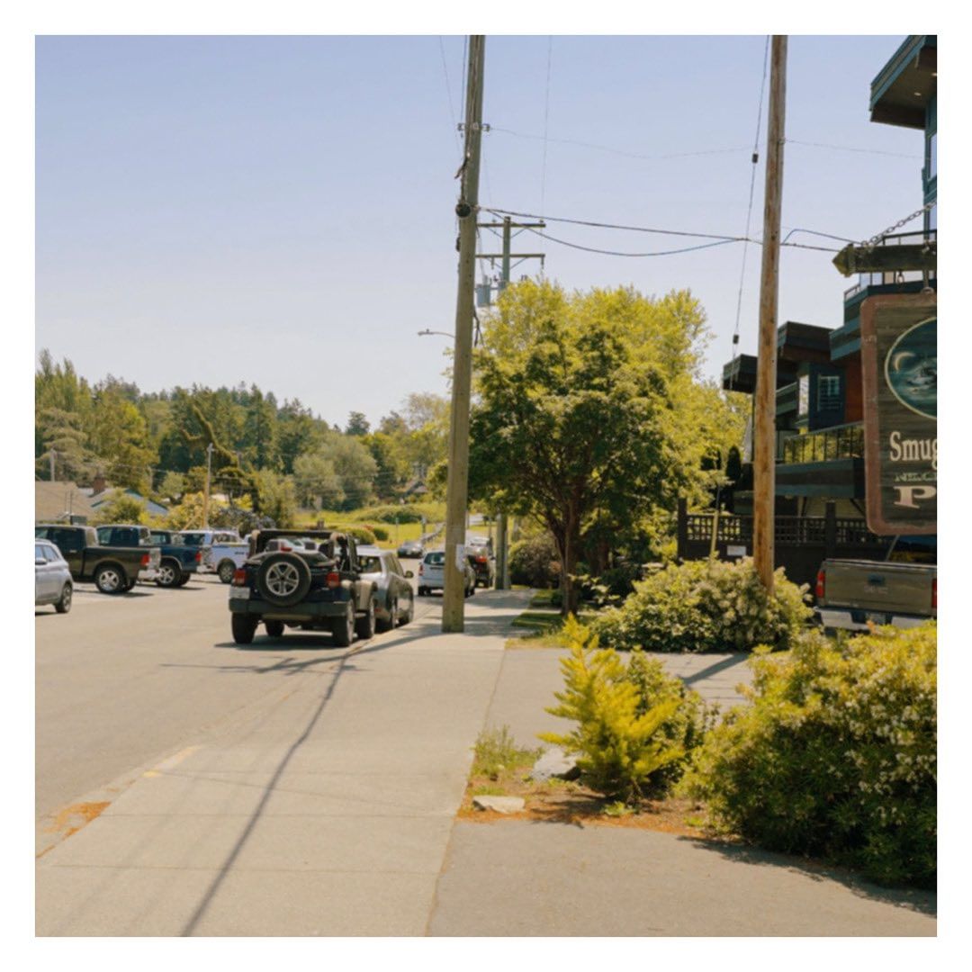 There is always so much to do in our wonderful neighbourhood! Stop by @mokahousevictoria and grab yourself a coffee, rent a paddle board at @gyrobeachboards, grab some snacks for the beach at @peppersfoodsvictoria, or do so much more!

#cadborobay #community #yyjbiz #vicbc