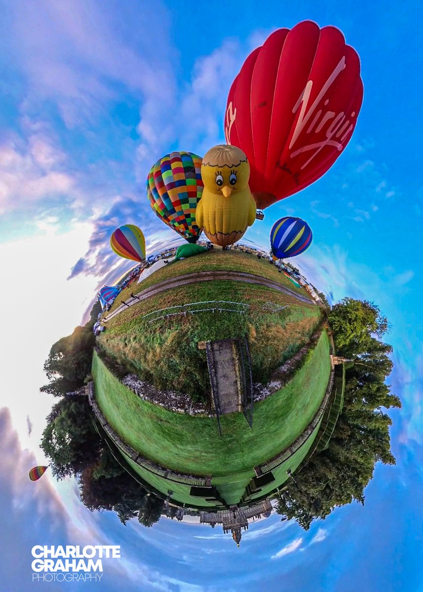 MadCowFudge's tweet image. #Earlystart and up with the #Larks and #Balloons #CastleHoward #BalloonFiesta #Mornings #Light #360 #Yorkshire #HowardianHills #Weather #Flights #Balloons