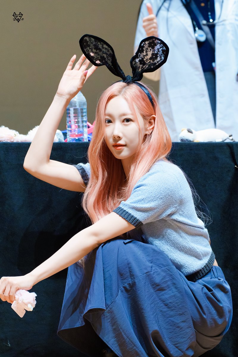 __DCDCDCDC__'s tweet photo. 230625 드림캐쳐 후즈팬 팬사인회 한동 

자몽냥이🧡

#DREAMCATCHER #HANDONG https://t.co/BWxajaZy89