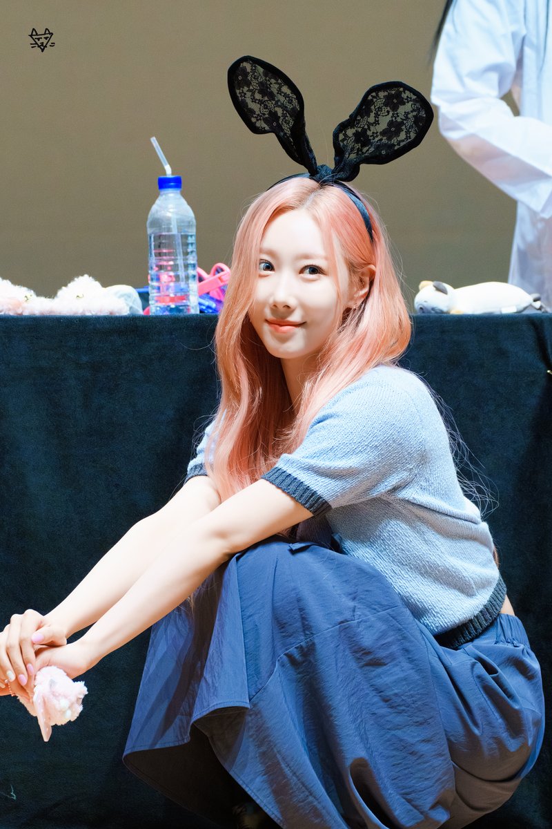 230625 드림캐쳐 후즈팬 팬사인회 한동 

자몽냥이🧡

#DREAMCATCHER #HANDONG