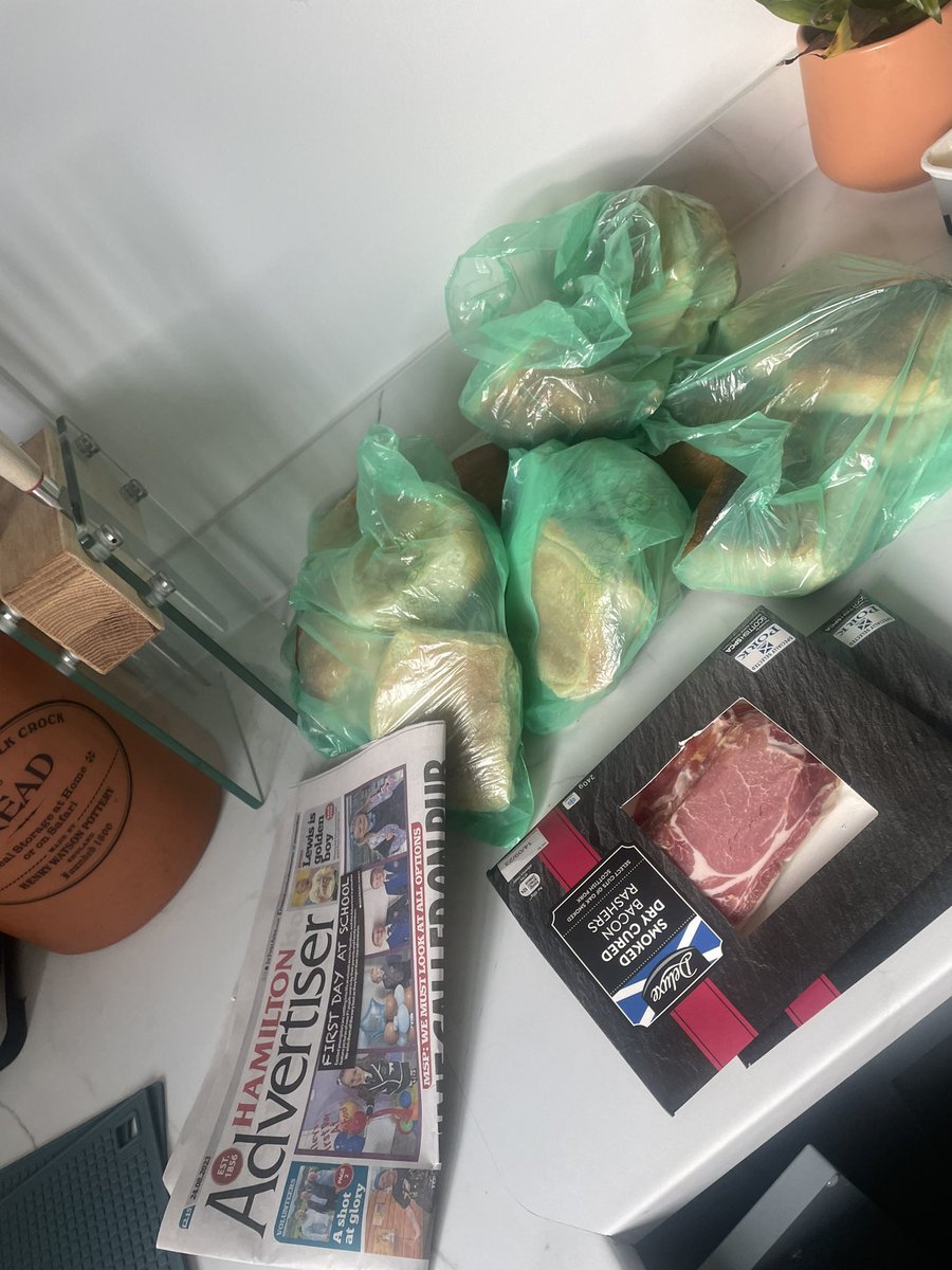 Lauren_BennieUK's tweet photo. 17 morning rolls procured, crispy bacon on the go, Hammy Ad picked up, bike cleaned and MOTd.
A Costa Del SouLan summer holiday at its finest ๐ดโ๏ธ
#Larkhall #Sunshine #FamilyCycle #CrispyRoll #MorningRoll #BaconBap https://t.co/tLaJLfopgt
