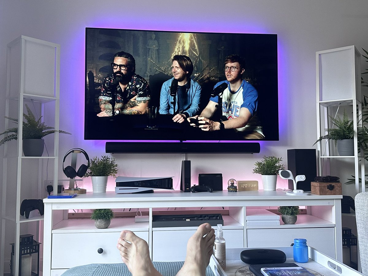 AlexHartley20's tweet photo. @RKGvideo @Krupa @roryhaspowers @cymrogav You guys really are my comfort food! I believe in telling the people who bring you joy and happiness how important they are so don’t change you lovely slugs! 😘 https://t.co/6CPy6nBzBH