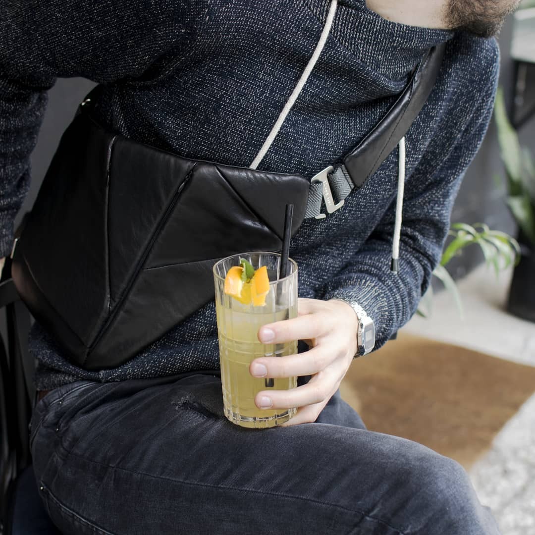 baggizmo's tweet photo. Starting the day fresh with a refreshing juice and  a stylish Baggizmo bag.. It's all about balance and style. #Baggizmo #RefreshingJuice #ManInBlack #Lifestyle 🥤🕴️🎒 https://t.co/5NGuFm1hLt