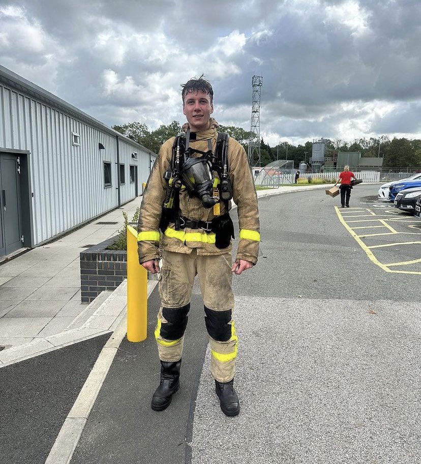 moll_brewer's tweet photo. Well done to my brother Matty for completing two weeks of breathing apparatus training pushing himself physically and mentally. Keep going mate! Proud of ya ❤️🚒 https://t.co/DJPOhLy2mL