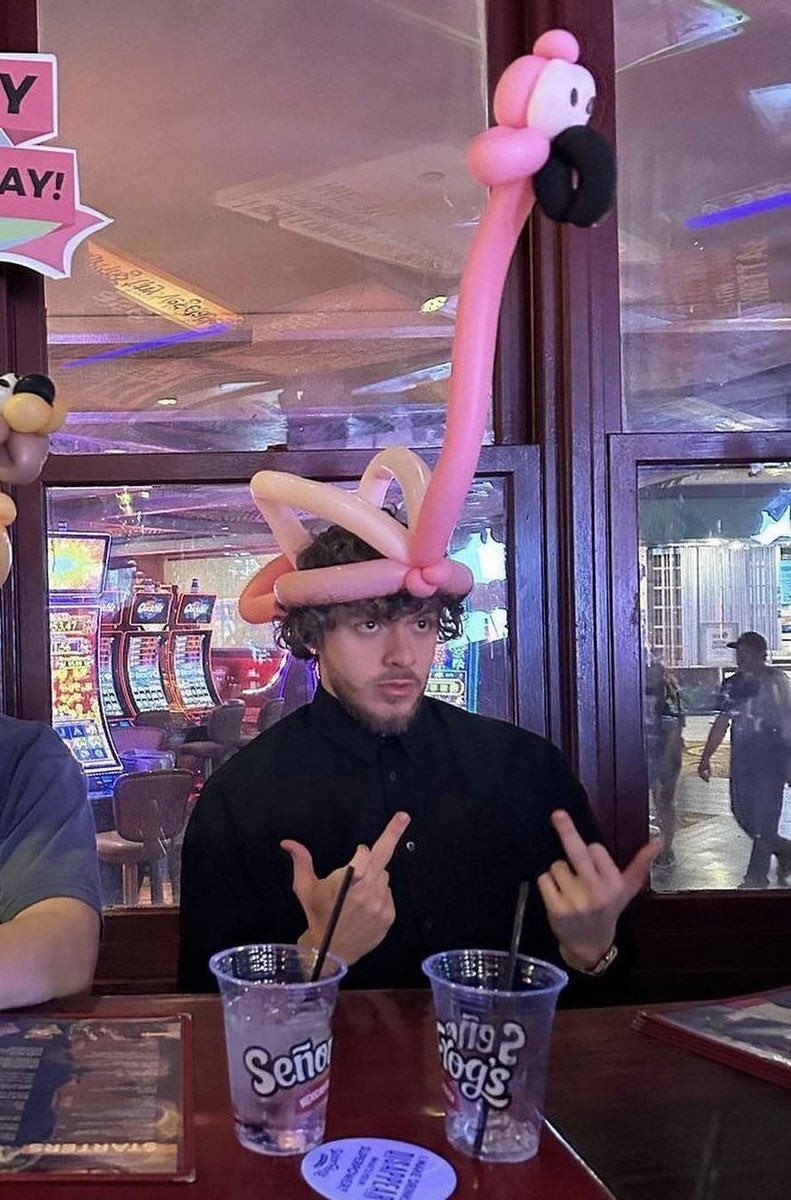 Crownisms's tweet photo. photo dump part 2 https://t.co/1FmWq1VlLf