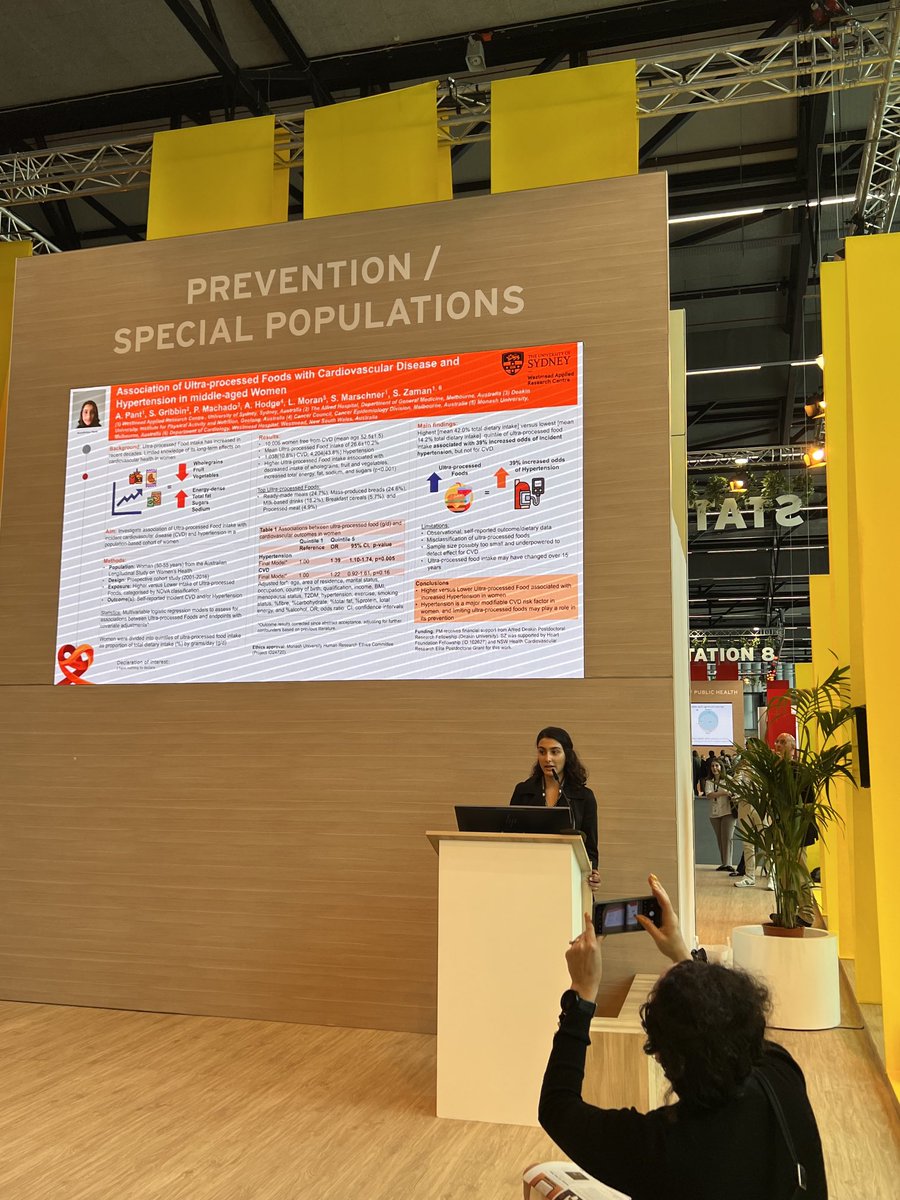 clara_chow's tweet photo. Congrats Anushriya! Great presentation on ultra processed food in women and adverse health effects of ⁦@WARC_USYD⁩ ⁦@Sydney_Uni⁩ #phd paper @#esccongress ⁦@DrSarahjZaman⁩ https://t.co/KotjXCjMkO