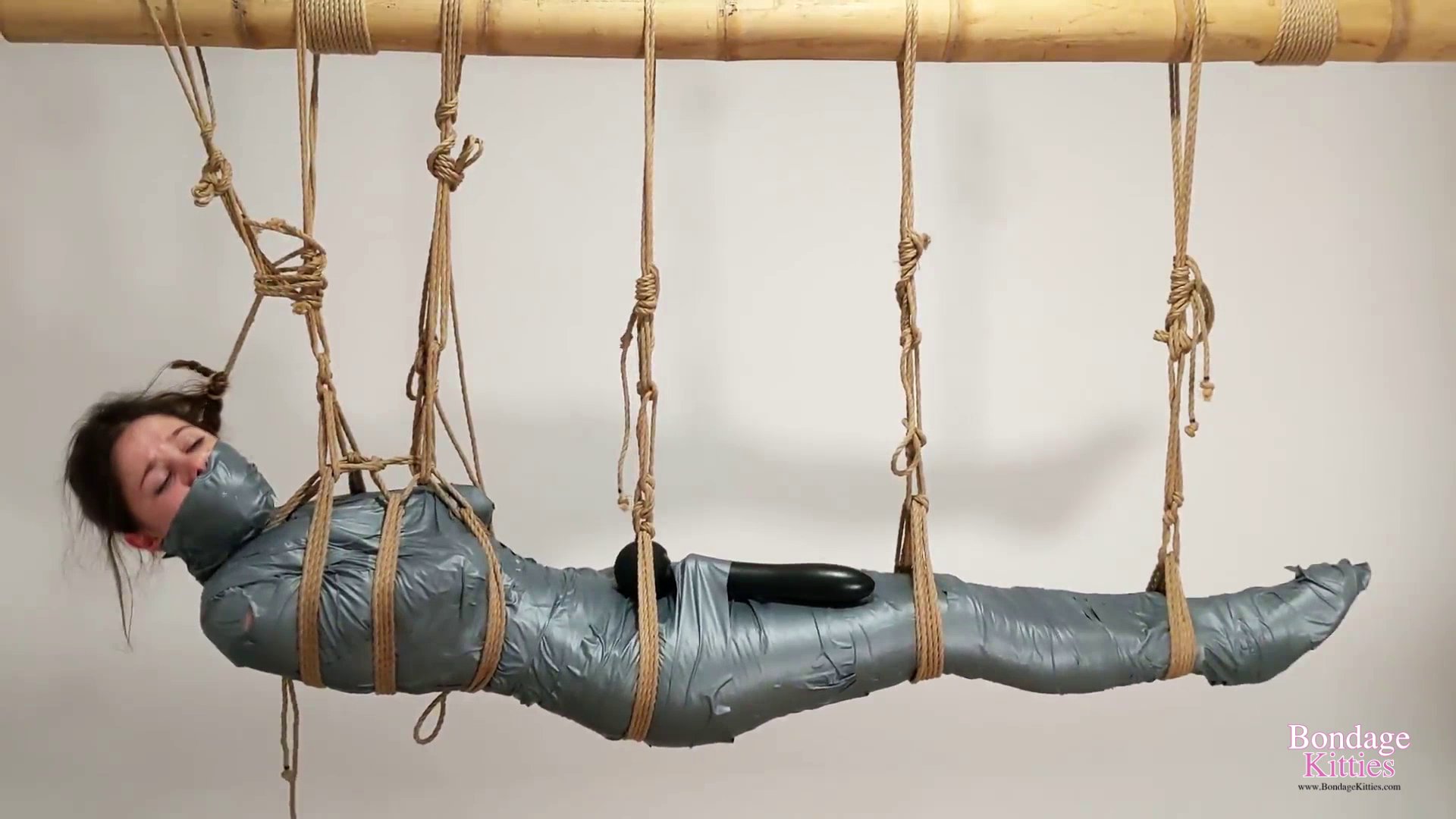 Bondage Kitties on X: Tienes una idea? Una fantasía? A qué esperas para  preguntarnos? 😈 t.co2BGfgufg71 #SubscribeNow #Bondage #ropebunny  #footfetısh #amordazada #tiedupgirl #torturedman #lezdom #femdom #ballgag  #customs t.co ...