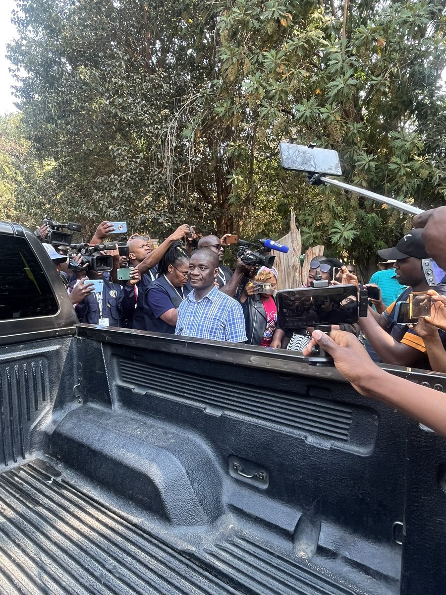 PedzisaiRuhanya's tweet photo. Unidentified security agent attempting to disrupt @CCCZimbabwe press conference. A number of unidentified agents tried to wrestle Promise Mkwananzi. This is at Sapes Trust. People say it's likely FAZ members https://t.co/dSc9QpWNng