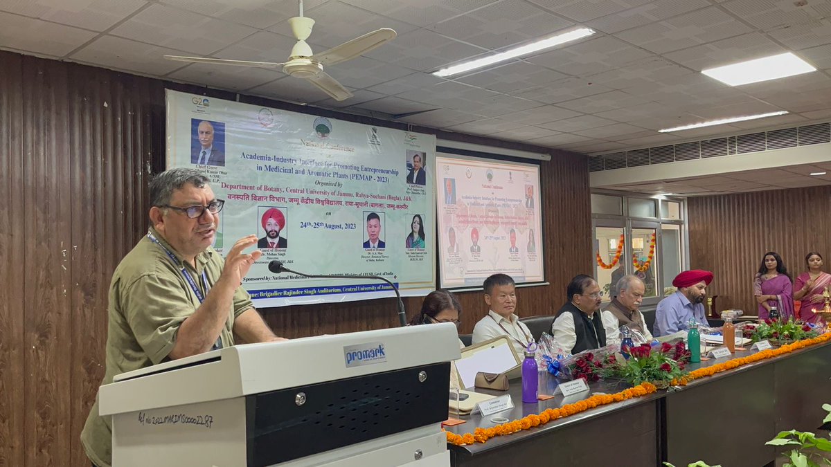 eutierriacuj's tweet photo. Glimpse of a two-day national conference "Academia-Industry Interface for Promoting Entrepreneurship in Medicinal and Aromatic Plants" organised by Department of Botany was inaugurated today at CUJ Addressing more than 100 scholars, students, academicians and farmers. https://t.co/89VxFD522Y